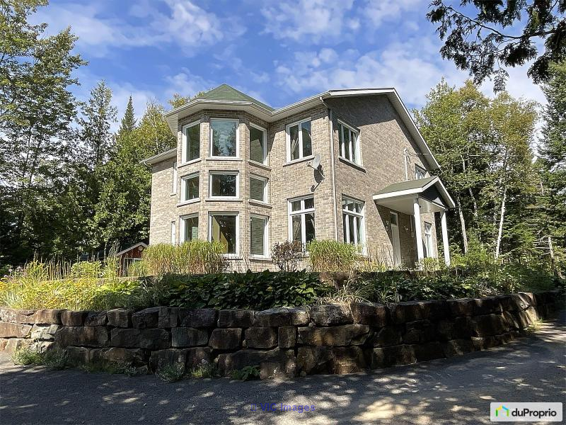 Lakefront Dream Home in St-Alphonse-Rodriguez / Maison de rêve au bord du lac à St-Alphonse-Rodriguez
