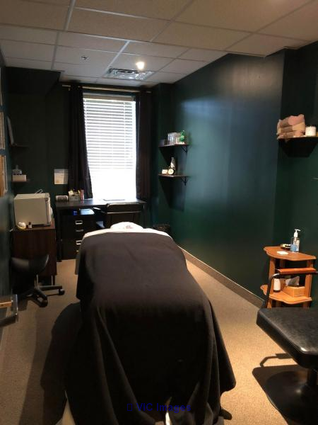Ideal Office Space for Psychology Practice in Outremont / Bureau Parfait pour Pratique de Psychologie à Outremont