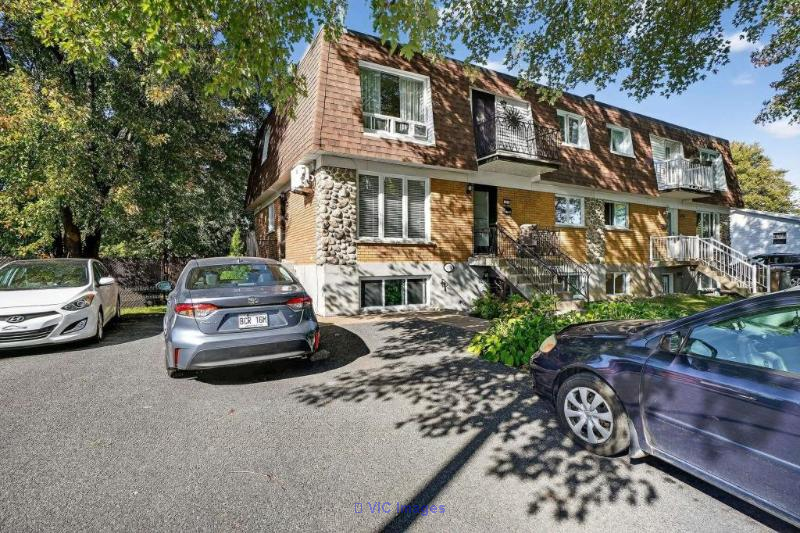 Renovated Triplex in Desirable Old Sainte-Rose Neighborhood / Triplex rénové dans le quartier prisé du Vieux Sainte-Rose
