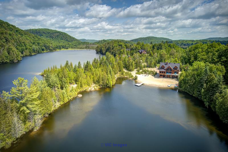 Chalet Rental Property for Sale in the Laurentians / Propriété de chalet à louer à vendre dans les Laurentides