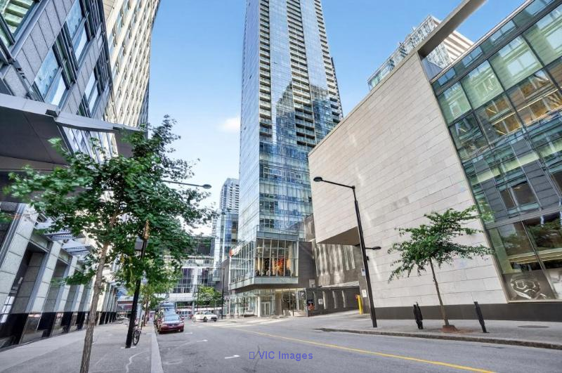 Luxury Executive Condo on 38th Floor in Montreal / Condo de Luxe au 38ème Étage à Montréal