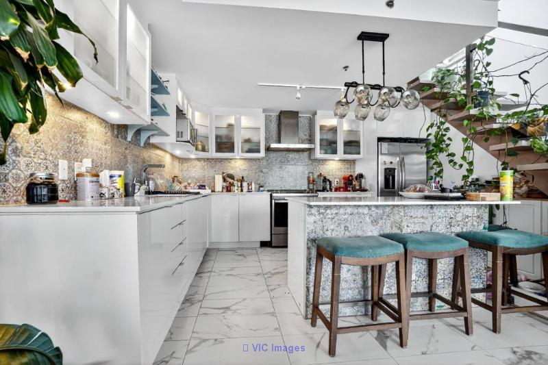 Luxury Penthouse Near Concordia University - Fully Furnished / Penthouse de luxe près de l'Université Concordia - Entièrement meublé