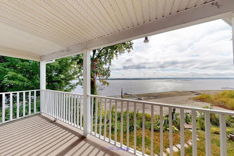Luxurious Dream Home with Private Sandy Beach in Lanoraie / Maison de Rêve de Luxe avec Plage Privée à Lanoraie