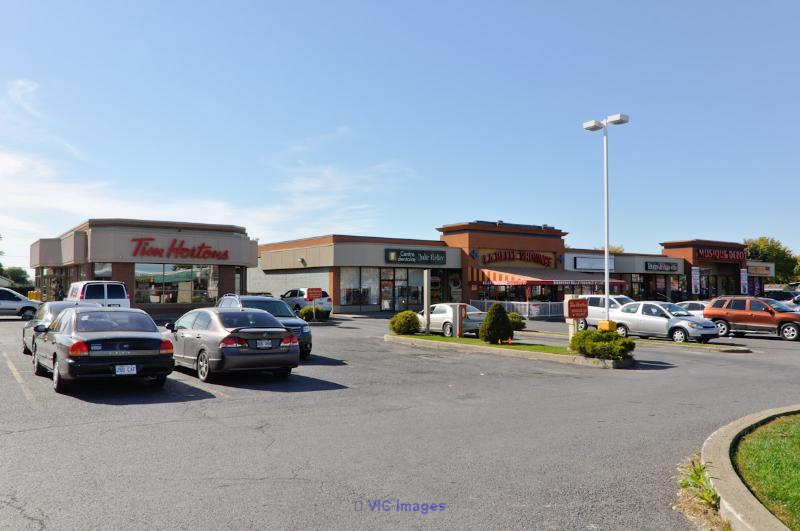 Spacious 2200 sq ft Commercial Space for Rent in St-Jean-sur-Richelieu / Local commercial spacieux de 2200 pc à louer à St-Jean-sur-Richelieu