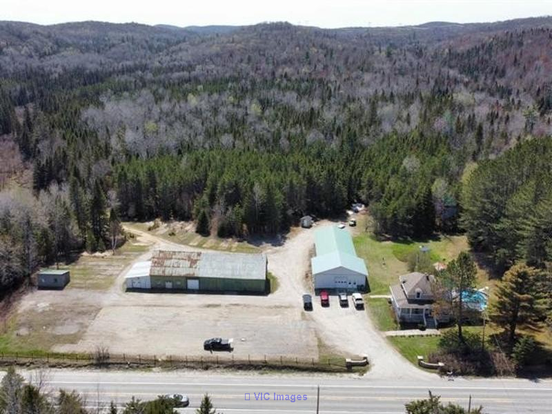 Real Estate Opportunities in Riviere-Rouge: House, Warehouse, Garage, Barn / Opportunités immobilières à Rivière-Rouge : maison, entrepôt, garage, grange