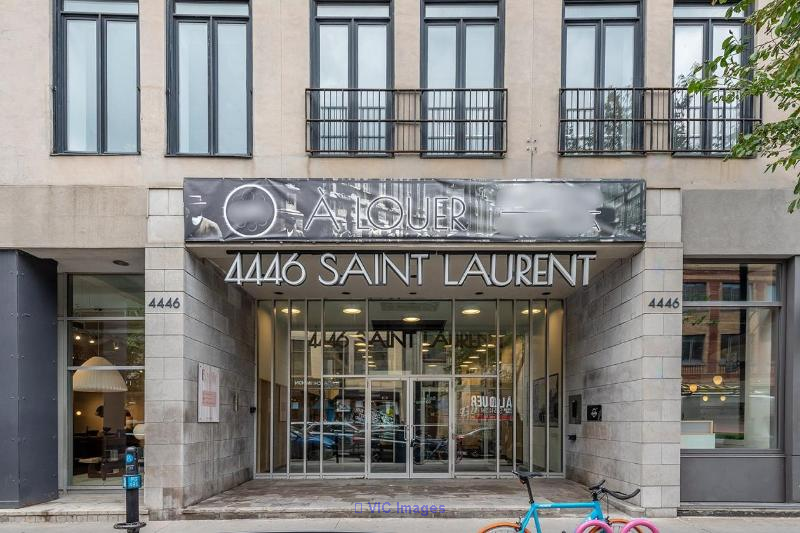 Office Space for Rent: 1800 St-Laurent Blvd, Plateau-Mont-Royal, 6th Floor / Bureau à Louer: 1800 Boul. St-Laurent, Plateau-Mont-Royal, 6e Étage