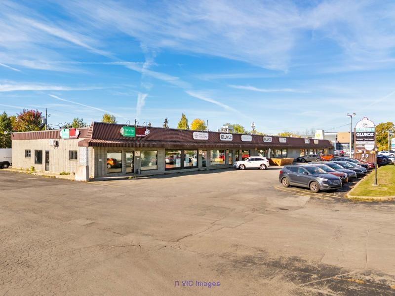 Prime 1,307 Sq. Ft. Corner Commercial Space Available in Delson / Espace commercial d'angle de 1 307 pi² à louer à Delson