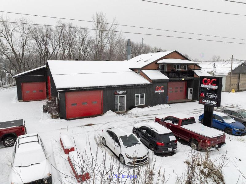 Industrial Property with Automotive Bodywork and Paint Services / Propriété industrielle avec services de carrosserie et peinture automobile