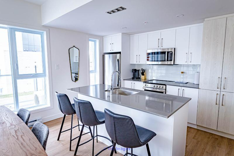 Charming Rental: 2-Bedroom with Gym & Clubhouse Offer! / Charmante Location : 2 Chambres avec Gym & Clubhouse !