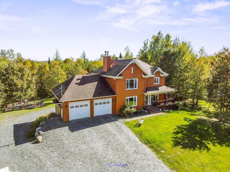 Charming family home amidst nature in the Beauce region / Charmante maison familiale au cœur de la nature en Beauce