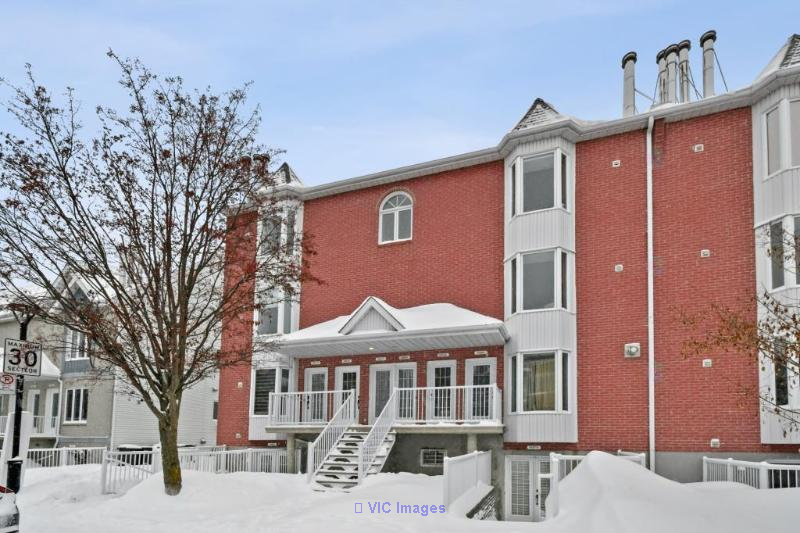 Charming 2-Bedroom Condo with Parking Near Train and Road Access / Charmant condo 2 chambres avec parking près du train et accès routier