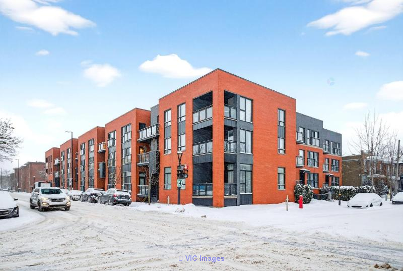 Charming 2-Bedroom Corner Condo with Garage, Vieux-Rosemont / Charmant condo d'angle 2 chambres avec garage, Vieux-Rosemont