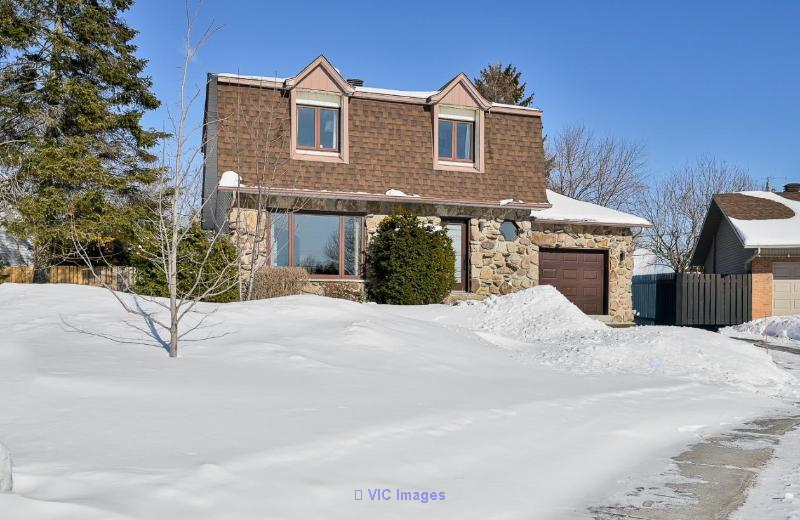 Turnkey Home for Sale on a Quiet Crescent in Greenfield Park / Maison clé en main à vendre sur un croissant tranquille à Greenfield Park