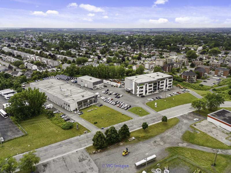 Office and Commercial Space for Lease in Chambly: 1,000-16,000 sq. ft. / Bureaux et Espace Commercial à Louer à Chambly : 1 000 à 16 000 pi²