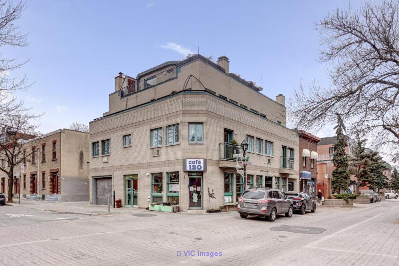 Commercial Spaces for Sale: 3 Units + Garage on Duluth St., Plateau-Mont-Royal / Espaces Commerciaux à Vendre : 3 Unités + Garage sur la Rue Duluth, Plateau-Mont-Royal