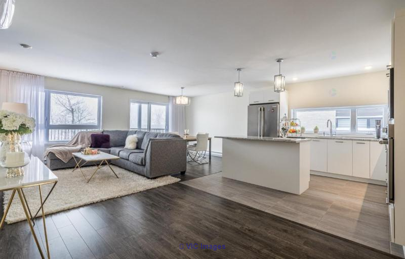 Modern 2-Bedroom Condo in Symbiocité La Prairie / Condo moderne de 2 chambres à Symbiocité La Prairie