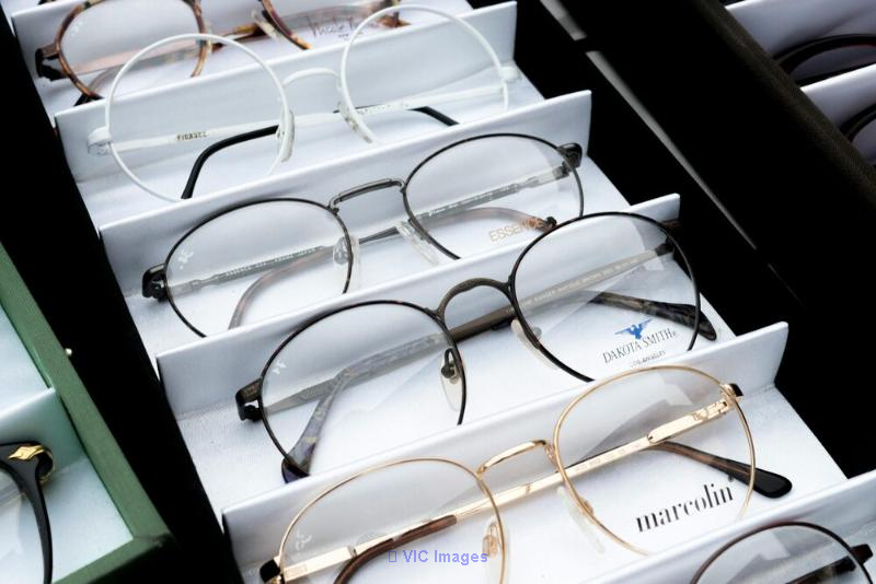 Optical Boutique for Sale on Montreal's North Shore / Boutique d'optique à vendre sur la Rive-Nord de Montréal