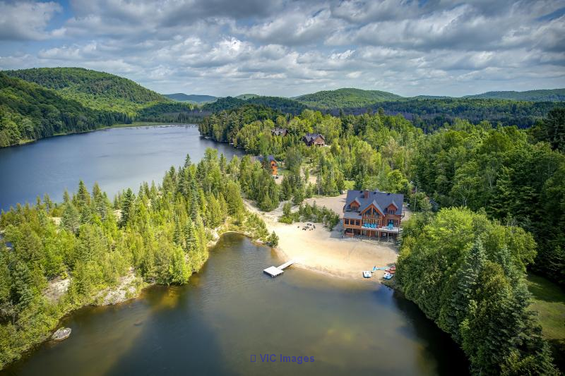 Charming Rental Chalet Property for Sale in the Laurentians / Charmant domaine de chalets à louer à vendre dans les Laurentides