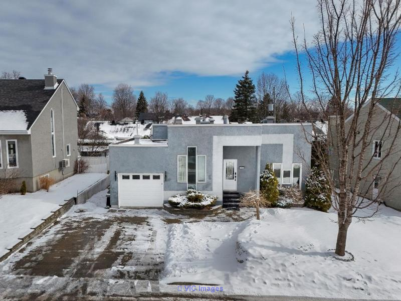 Charming Renovated Home for Sale in Boisbriand / Charmante maison rénovée à vendre à Boisbriand