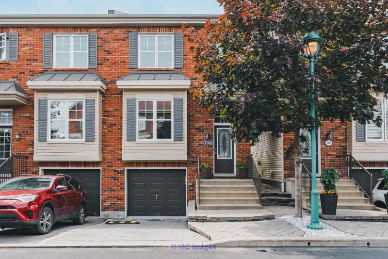 Stunning Home for Sale on a Quiet Street in Champfleury, Laval / Superbe Maison à Vendre Rue Calme à Champfleury, Laval