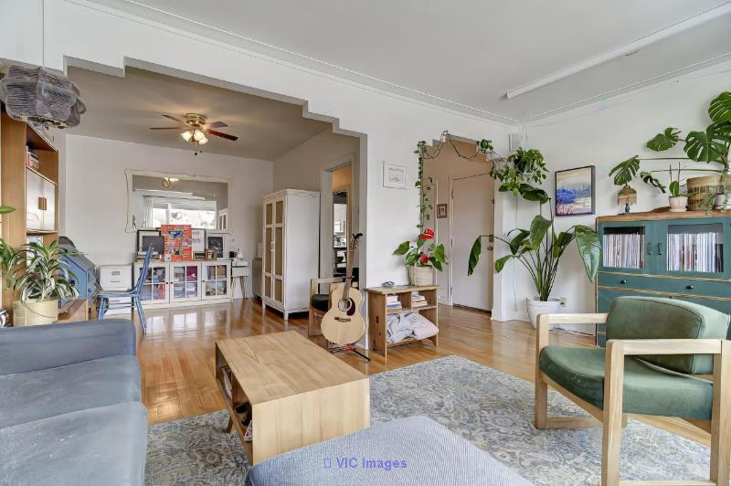 Renovated Duplex for Sale in Ahuntsic - Spacious Double Occupancy / Duplex Rénové à Vendre à Ahuntsic - Spacieux Double Occupation