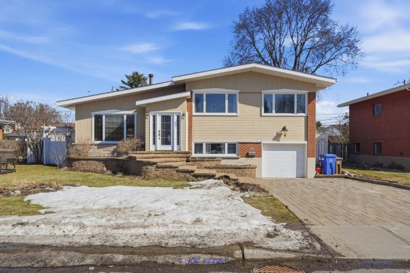 Charming Home for Sale in Boucherville La Seigneurie / Maison de charme à vendre à Boucherville La Seigneurie