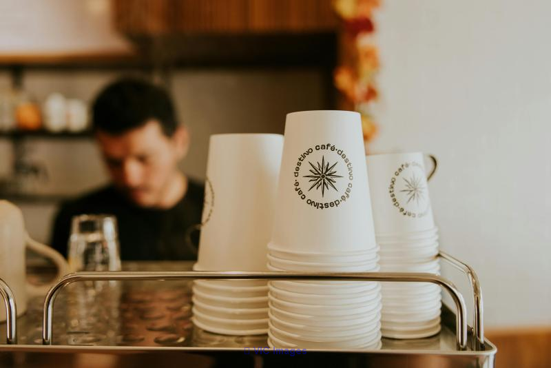 Montreal Real Estate: Established Coffee and Wine Shop for Sale / Immobilier à Montréal : Café et Bar à Vin Établi à Vendre
