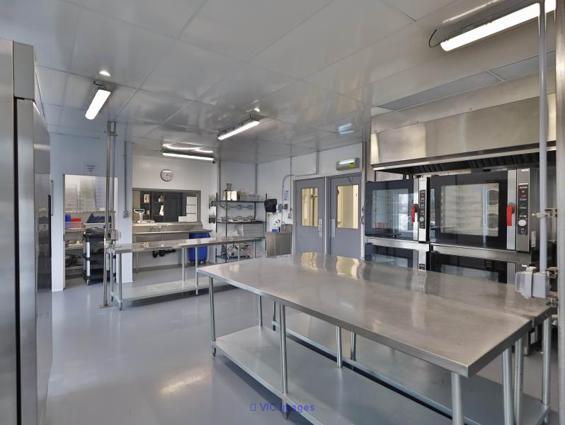 Lease a turnkey HACCP-certified food processing plant in Estrie / Louez une usine de transformation alimentaire certifiée HACCP clé en main en Estrie