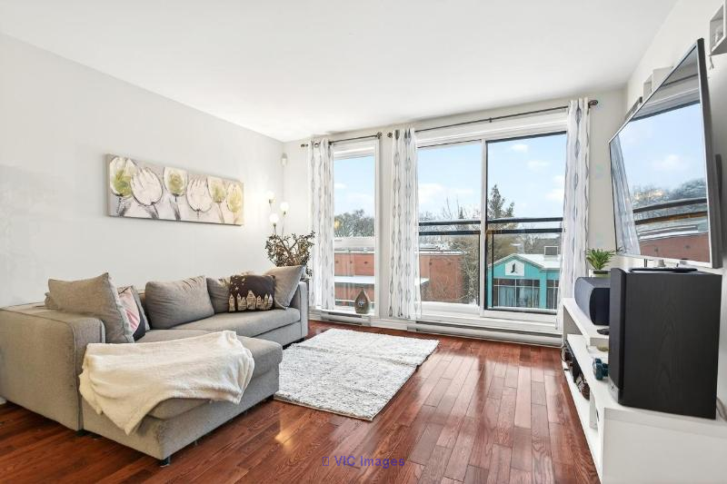 Charming 2-Bedroom Corner Unit with Garage in Vieux-Rosemont / Charmant coin de 2 chambres avec garage à Vieux-Rosemont