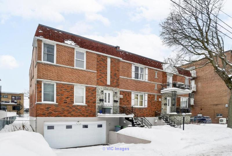 Exclusive Ahuntsic Fourplex: Detached with 4 Garages / Occasion unique à Ahuntsic : Quadruplex détaché avec 4 garages