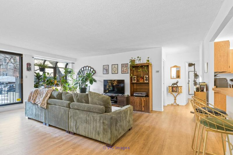 Charming Ground Floor Condo: 2 Bed, 2 Bath, Garage, Milton Park / Charmant condo rez-de-chaussée : 2 ch., 2 sdb, garage, Milton Park