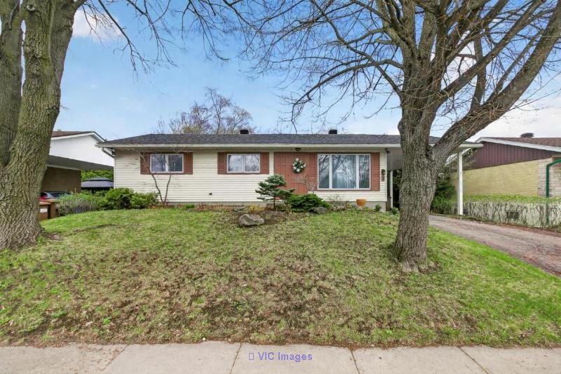 Ideal Family Home for Sale in L'Assomption / Maison familiale idéale à vendre à L'Assomption