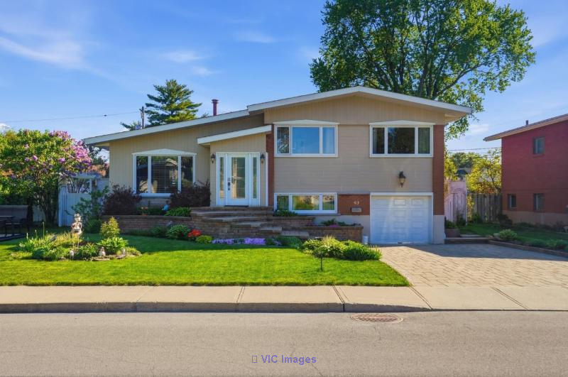 Charming Home for Sale in Boucherville La Seigneurie / Maison charmante à vendre à Boucherville La Seigneurie
