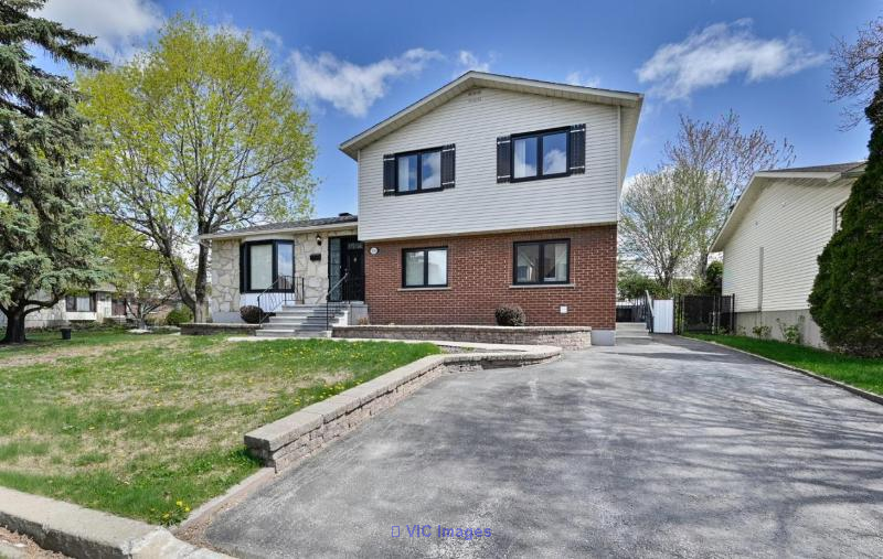 Accessible Luxury Home for Sale in Boucherville / Maison de luxe accessible à Boucherville à vendre
