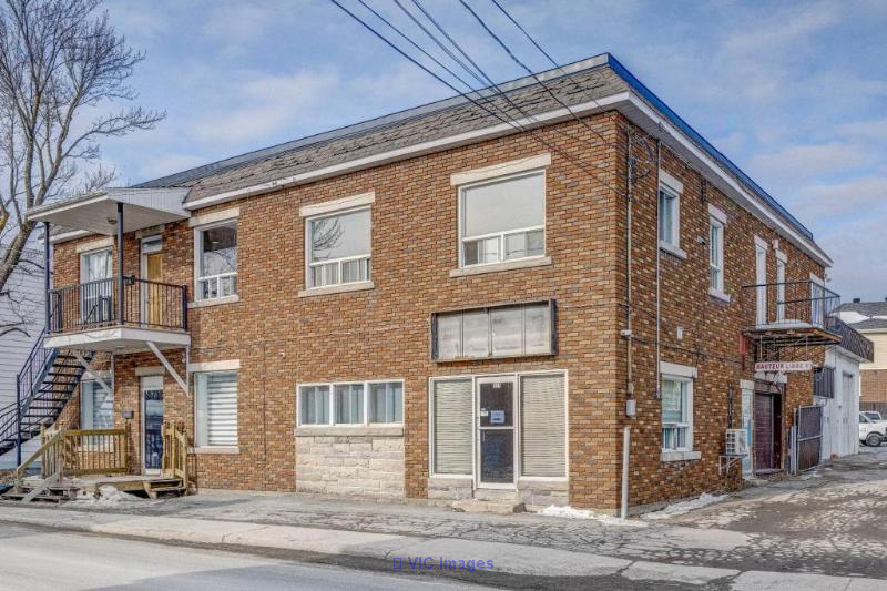 Offices with Storage, 3 Garages, 2 Loading Docks St-Jerome