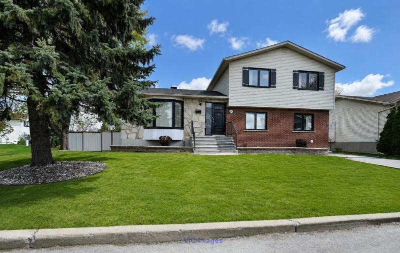 IMPECCABLE home Sought-after area Boucherville