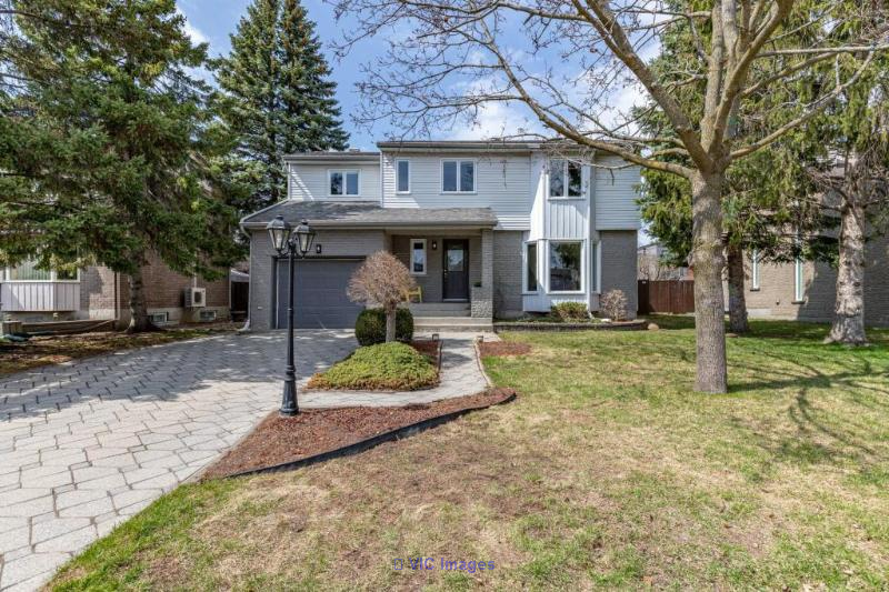Spacious 2-storey home in sought-after Greenfield Park